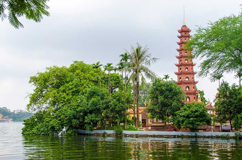 137 - Vietnam - Hanoi - lago Ho Tay - pagoda Tran Quoc